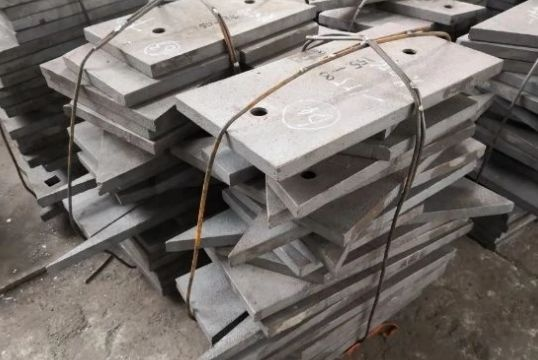 找球磨机耐磨好色先生苹果下载生产厂家？选对厂家，省钱又省心